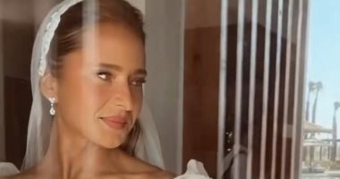 نيللى كريم تتفاعل مع أغنية la vie en rose بفستان الزفاف.. فيديو وصور
