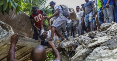 زلزال هايتي المدمر يقتل المئات ويهجر آلاف الأسر.. ألبوم صور
