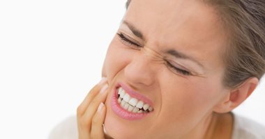 6 علاجات منزلية لألم الأسنان.. منها القرنفل والثوم