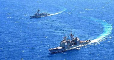 البحرية المصرية والأمريكية تنفذان تدريبا بحريا عابرا بنطاق الأسطول الجنوبى