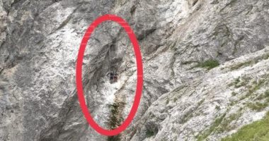إنقاذ شخصين من رحلة المجهول فى جبال إسبانيا.. صور وفيديو