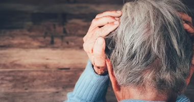 4 hidden signs of dementia, including isolation from family and friends