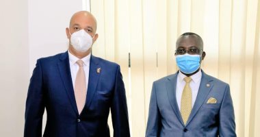 سفير مصر لدى كمبالا يلتقي بوزير الدولة الأوغندى للشئون الخارجية