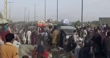 وكالة أفغانية: آلاف الأفغان يتظاهرون احتجاجًا على إغلاق البنوك في كابول