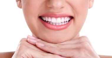 وصفات طبيعية لتبييض الأسنان للحصول على ابتسامة بيضاء ساحرة
