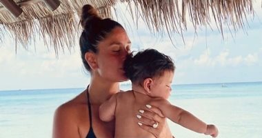 كارينا كابور تكشف لأول مرة عن وجه طفلها الأصغر احتفالا بمرور 6 أشهر على ولادته