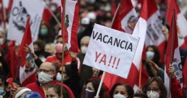 احتجاجات فى بيرو ضد الرئيس بيدرو كاستيلو والمطالبة باستقالته