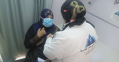 الكشف وتقديم العلاج لـ300 مواطن وتوفير نظارات طبية خلال قافلة طبية ببنى سويف