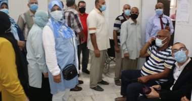 محافظ القاهرة يوجه بتطعيم جميع الموظفين بالعاصمة وذويهم