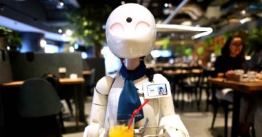يلبى احتياجات ذوى الهمم.. روبوت فى مطاعم وكافيهات اليابان "ألبوم صور"