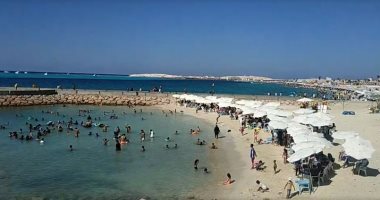 أجمل شواطئ مصر.. مطروح تستقبل آلاف المصطافين يوميا.. فيديو