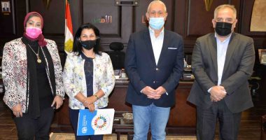 محافظ الأقصر يناقش مع ممثلة الصحة العالمية بمصر موقف لقاحات كورونا