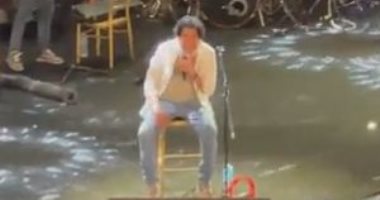 محمد منير يتألق ويسحر الجمهور بحفله على المسرح الروماني.. فيديو