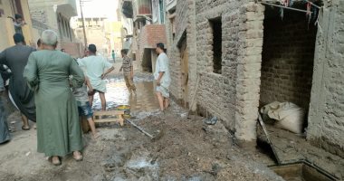بث مباشر.. شاهد آثار كسر ماسورة مياه بمدينة إسنا وتضرر منازل المواطنين
