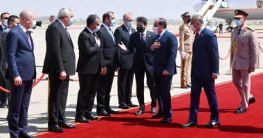 رئيس وزراء العراق يستقبل الرئيس السيسى بمطار بغداد الدولى