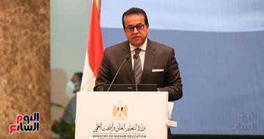 وزير التعليم العالى: نحاول تغيير مفاهيم الأسر المصرية عن الكليات ووظائف المستقبل