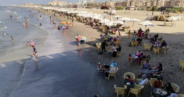إقبال على شاطئ محافظة بورسعيد واليوم بـ40 جنيها للأسرة الواحدة.. لايف وصور