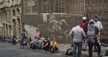 المشردون يفترشون شوارع ساو باولو البرازيلية بسبب جائحة كورونا.. فيديو