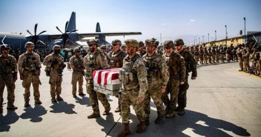الوداع الأخير .. بايدن يقود تشييع جثامين الجنود الأمريكان ضحايا تفجير كابل 