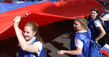 روسيا تبدأ توسيع رفع العلم فى المدارس مع بدء العام الدراسى لترسيخ الوطنية