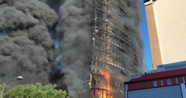 اشتعال النيران فى واجهة مبنى 20 طابقا بميلانو وإجلاء 70 عائلة.. فيديو وصور
