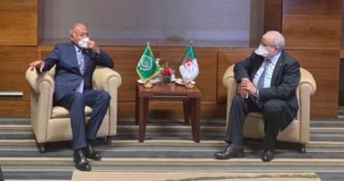أبو الغيط يلتقى وزير خارجية الجزائر.. والتطورات الليبية تهيمن على المحادثات