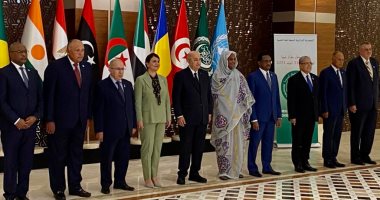 رئيس الجزائر يستقبل سامح شكرى ووزراء الخارجية المشاركين باجتماع دول جوار ليبيا