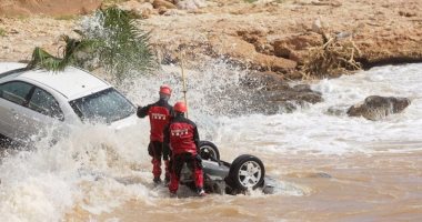 غرق السيارات وإغلاق الطرق والسكة الحديد فى إسبانيا بسبب الفيضانات ..فيديو وصور