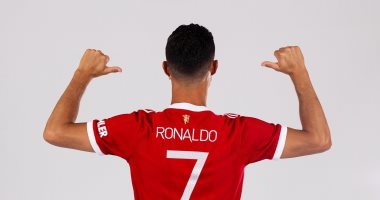 قميص رونالدو مع مانشستر يونايتد يحقق 32.5 مليون يورو أرباحاً فى 12 ساعة