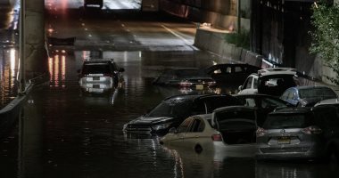 فيضانات عارمة.. 5 فيديوهات ترصد أثار السيول وإعصار إيدا فى ولاية نيويورك