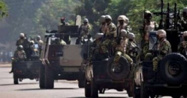 اللقطات الأولى لانتشار قوات جيش غينيا فى الشوارع للسيطرة على العاصمة.. فيديو