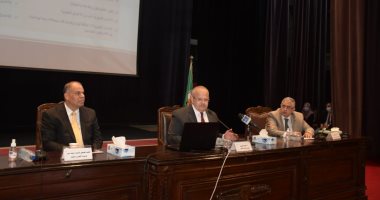 رئيس جامعة القاهرة: تطوير الخطاب الديني لا يعني التغيير فى النص المقدس