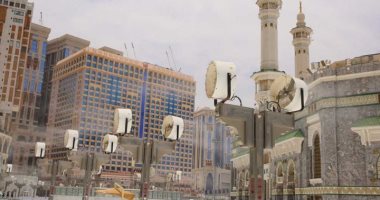 رئاسة الحرمين تدفع بـ250 مروحة رذاذ لتلطيف أجواء المسجد الحرام لخدمة الزوار