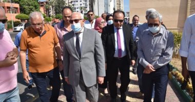 محافظ بورسعيد يستقبل قافلة "أبواب الخير" أكبر مساعدة إنسانية أطلقها الرئيس.. لايف