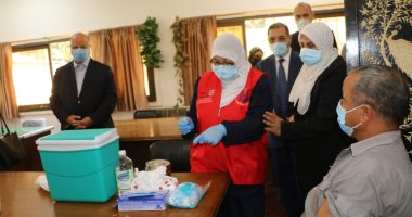 محافظة القاهرة تنتهى من تطعيم 50% من المستهدفين بالقطاع التعليمى بلقاح كورونا