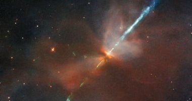 تلسكوب هابل يصور نجما يقذف نفثات من الغاز فى ظاهرة نادرة 