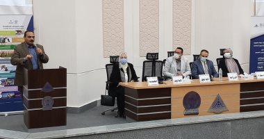 نائب رئيس جامعة بنها ينظم ندوة لأولياء الأمور والطلاب عن برامج الجامعة