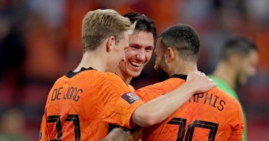 ديباي يقود هجوم منتخب هولندا ضد جبل طارق في تصفيات كأس العالم