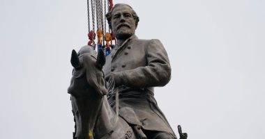 وداعا جنرال الحرب الأهلية الأمريكية.. فرجينيا تزيل تمثال "روبرت لي" بأمر قضائى