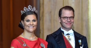 ولي العهد السويدية الأميرة فيكتوريا أنيقة فى فستان ساتان باللون الأحمر.. صور