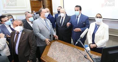 وزيرا التعليم العالى والصحة ورئيس جامعة القاهرة يتابعون تطعيم الطلاب بلقاح كورونا