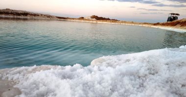 بحيرات الملح فى واحة سيوة جمال وشفاء ومقصد السياح (فيديو وصور)