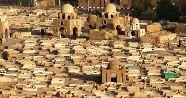 محافظ أسوان: تكليف منطقة الآثار الإسلامية لوقف احتراق الهيش بالجبانة الفاطمية