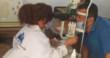 الكشف وتقديم العلاج لـ200 حالة وتوفير نظارات بقافلة "حياة كريمة" ببنى سويف