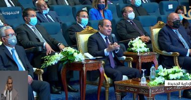 الرئيس السيسى يمازح الإعلامى شريف عامر: "بتعرض نماذج تتعبنى جدا"