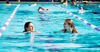 هل السباحة مفيدة للأشخاص المصابين بالتهاب المفاصل الروماتويدي؟