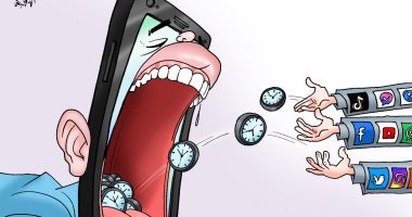 مواقع التواصل وإهدار الوقت فى كاريكاتير اليوم السابع