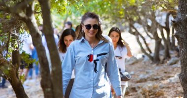 الملكة رانيا في ظهور جديد داخل غابات الأردن: ضيافة كلها كرم وطيبة
