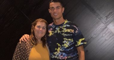 والدة رونالدو تسانده مع مانشستر يونايتد: "أتمنى لك أسبوعًا جيدًا.. قبلاتي"