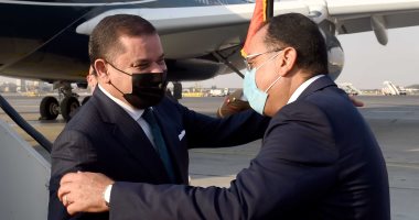 رئيس الوزراء يستقبل رئيس حكومة الوحدة الوطنية الليبية بمطار القاهرة.. صور